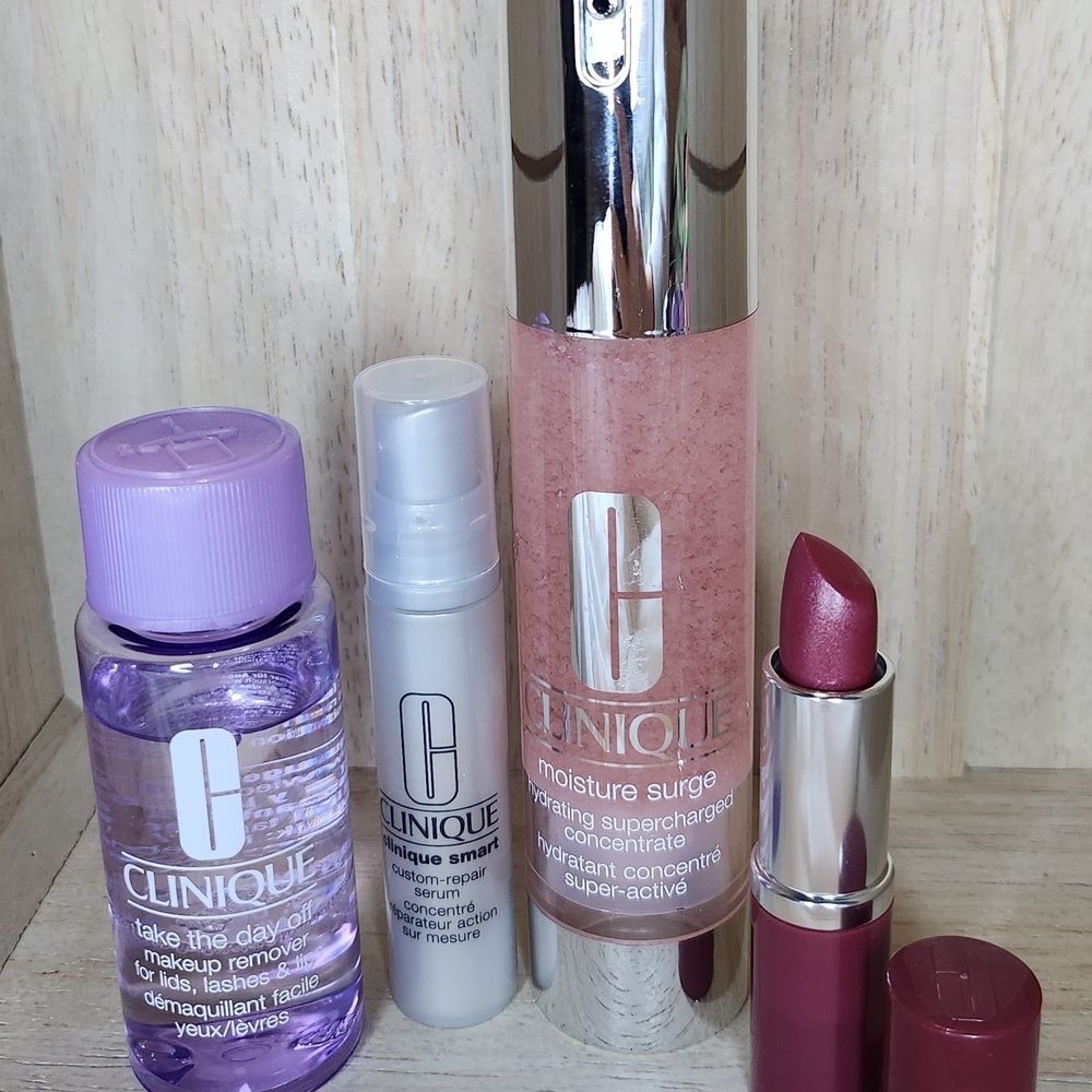 Clinique Lipstick in Deep Berry with Skincare Set